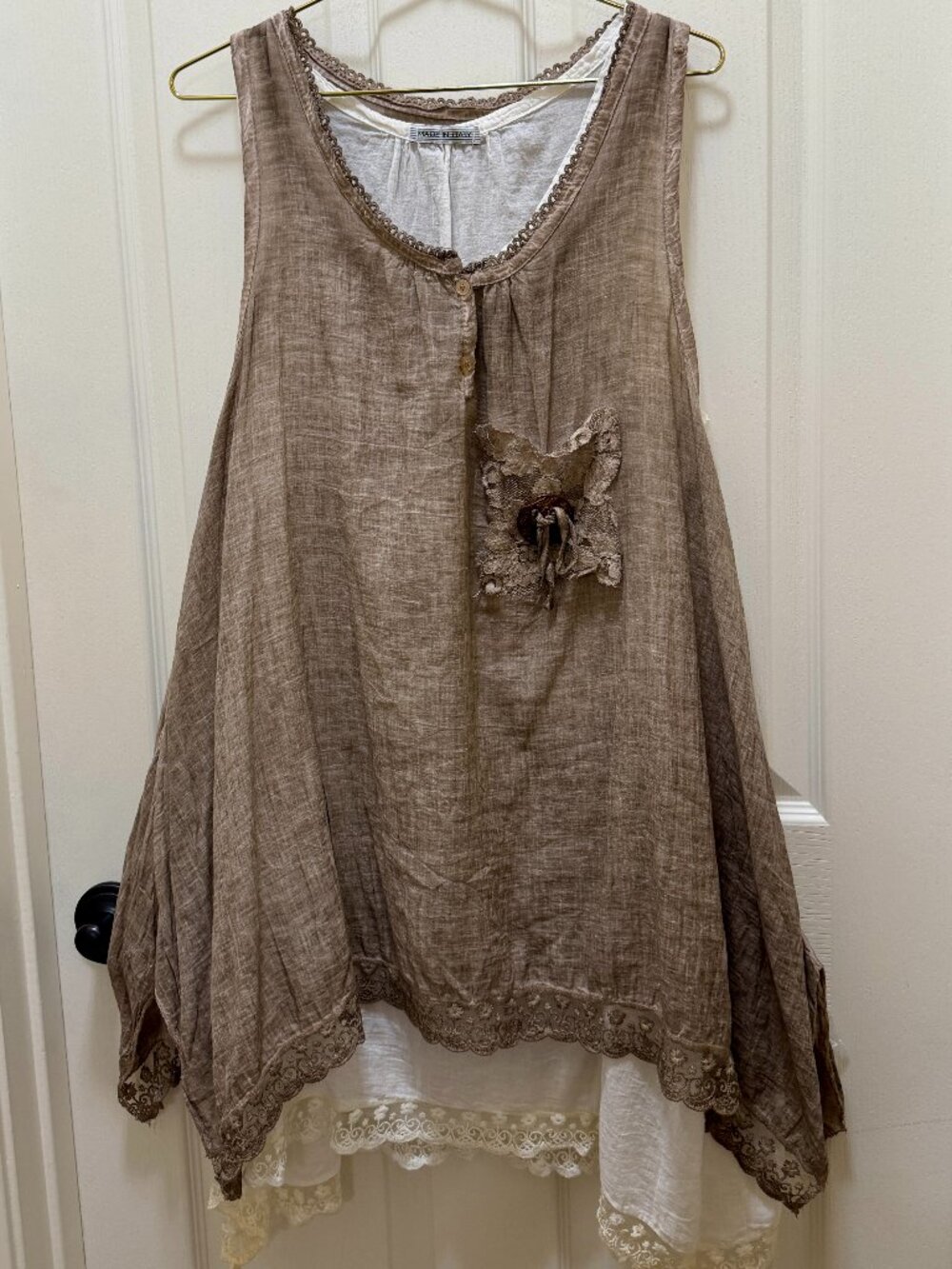 Made In Italy Women's Sleeveless Taupe Layered Tunic Top with Lace Trim Size M - Picture 12 of 12